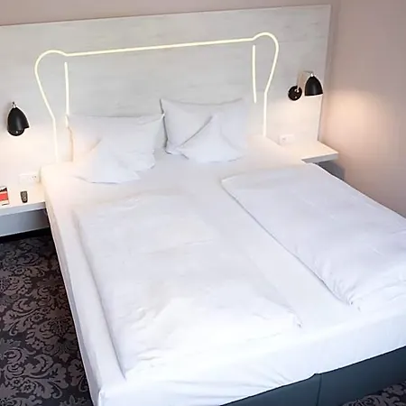 Parkhotel Schillerhain 4*