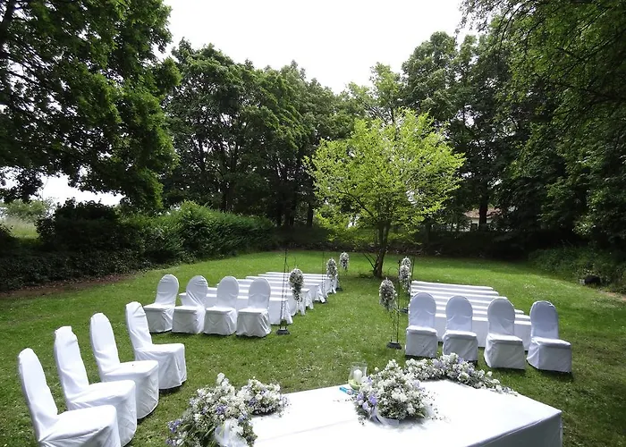 Parkhotel Schillerhain 켜휘하임볼란덴