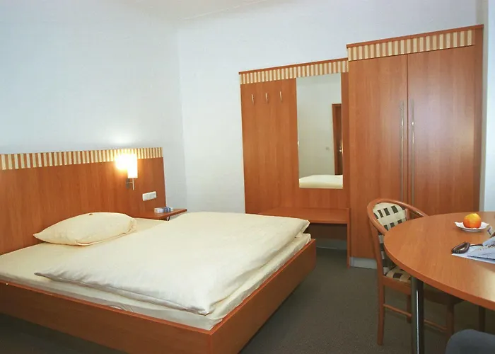 Parkhotel Schillerhain 켜휘하임볼란덴